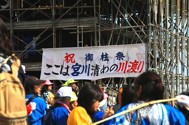 御柱祭・川越し-4