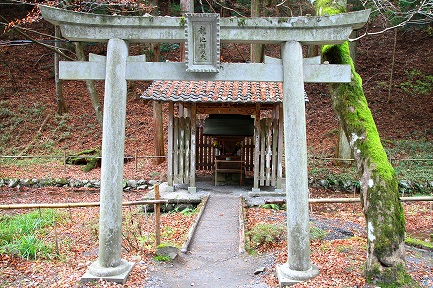龍ヶ池弁財天-1