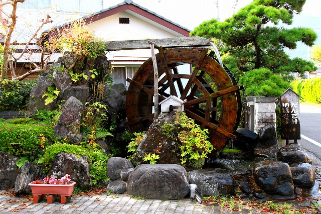 水車のある風景