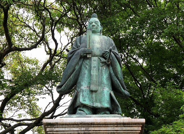 井伊大老銅像-2