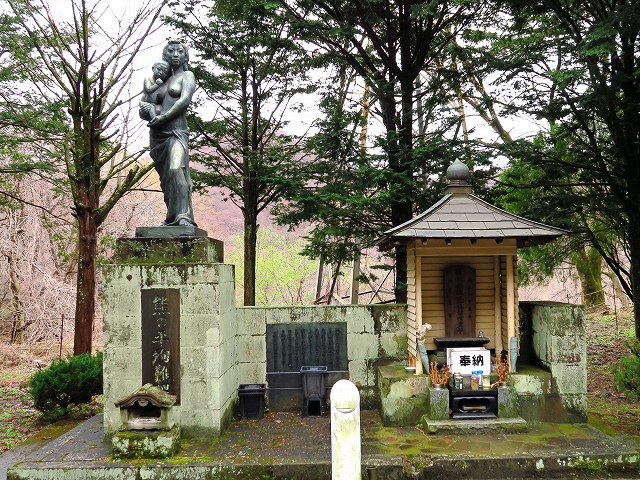 熊の平殉難碑
