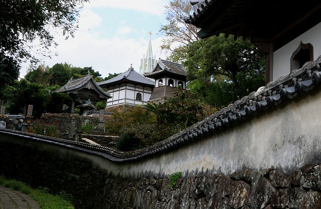 寺院と教会が見える風景
