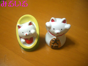 セリアさんのまねき猫?2つ♪|手作りアクセサリー工房みるいる