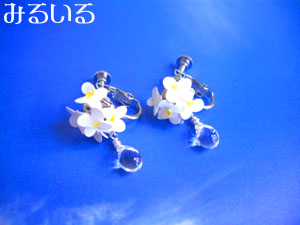 マルバクチナシの花束イヤリング|手作りアクセサリー工房みるいる