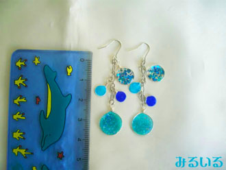 色とりどりの青のピアス(イヤリング)|手作りアクセサリー工房みるいる