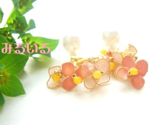 透きとおる春の花のピアス(イヤリング)|手作りアクセサリー工房みるいる
