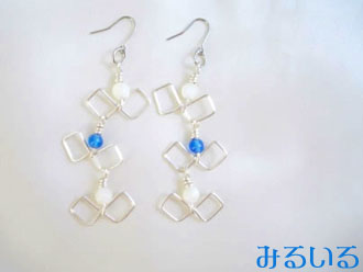紫陽花の花のかけらのピアス(イヤリング)|手作りアクセサリー工房みるいる