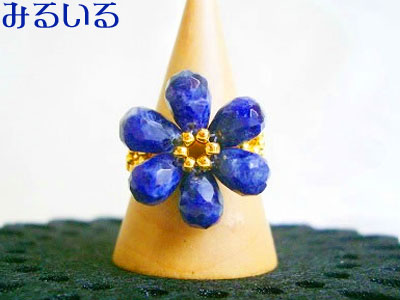 綺麗なソーダライトの花で指のお洒落を楽しむ♪|手作りアクセサリー工房みるいる