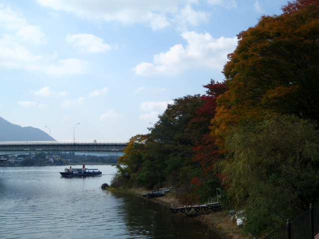 河口湖大橋の紅葉