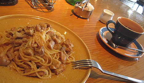トラットリア アズーロ(TRATTORIA AZZURRO)