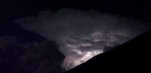 20100824 雷雲稲光の瞬間(微妙)
