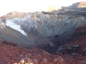 20100825 富士山山頂火口の絶景スポット