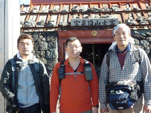 20100825 富士山浅間大社奥宮鳥居にて
