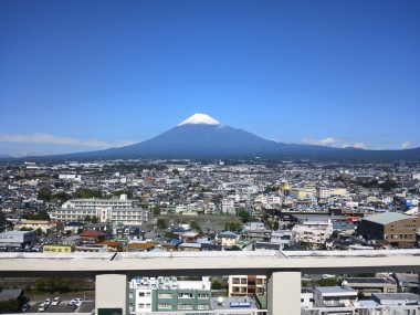 ふじさんあそび　しずおか遊びたい券　下山ツアー　冬の富士山　富士山専門　ガイド　西川卯一　しらす　絶景　下山　2015　2016