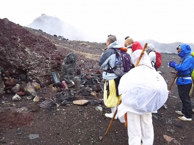 大和修験道　富嶽両界峯入り修行　海から　ゼロ富士　村山　古道　西川一潤　卯一　東海道表富士　山頂　不動明王