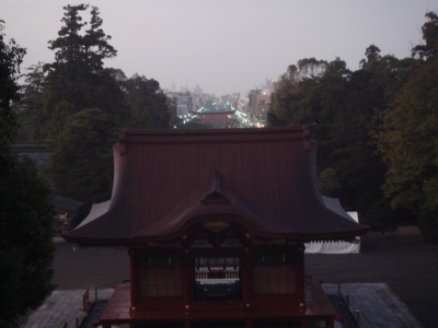 八幡さまから見下ろす朝の灯り