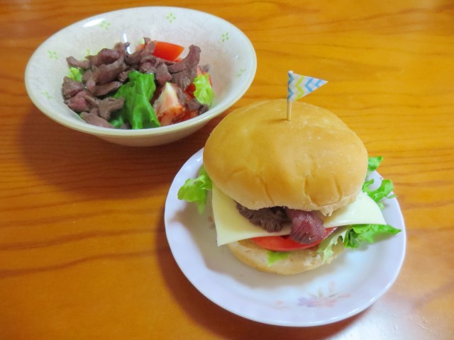 牛タンバーガー はす視点