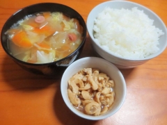 野菜スープ、ご飯。鶏皮ポン酢