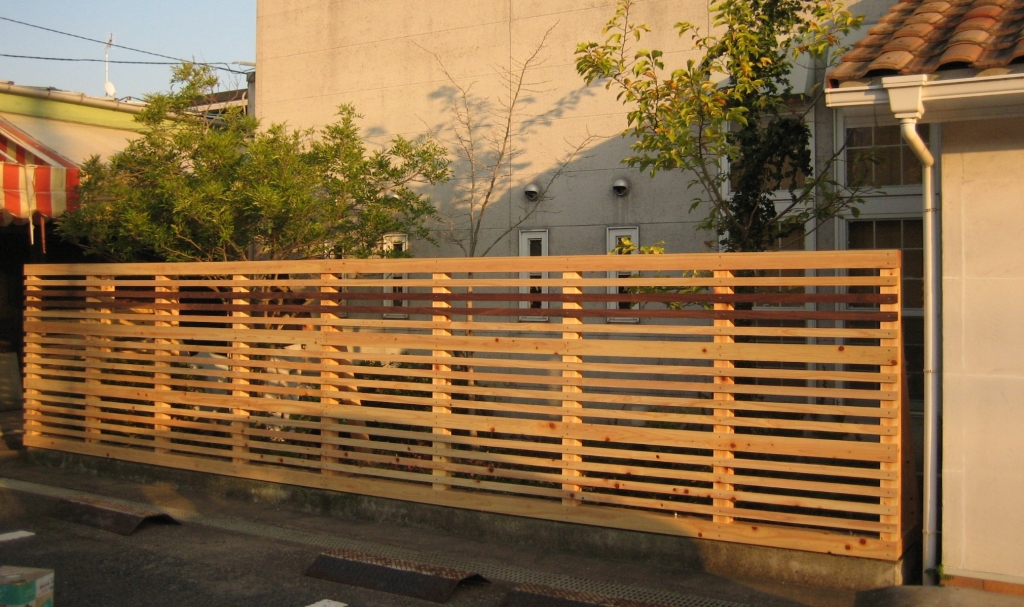 木製の柵 山下建具店