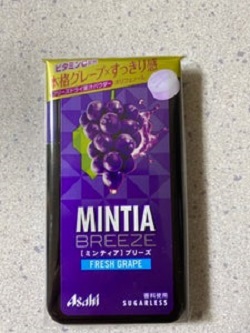 お菓子 画像 MINTIA BREEZE FRESH GRAPE シュガーレス ビタミンC配合 アサヒグループ食品 30%off