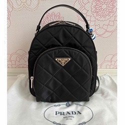 ブランド品 画像 プラダ PRADA リュック キルティング 黒