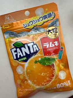 お菓子 画像 ファンタオレンジ ラムネ 大粒 ぶどう糖80％配合 シュワシュワ炭酸 オレンジ香料使用