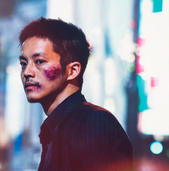 孤狼の血level2 松坂桃李　生写真 松坂桃李『孤狼の血 LEVEL2』で10メートル落下！壮絶アクション