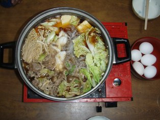 野菜たくさんのすき焼きです。