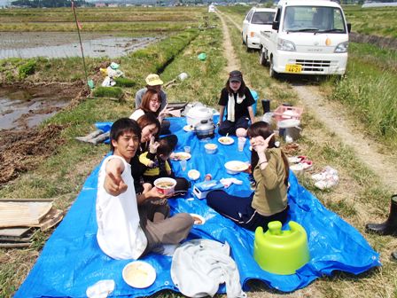 2013田植え昼食