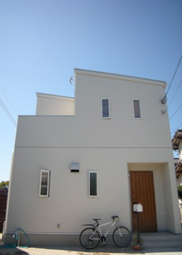 外観 建坪１６坪の小さな白い家