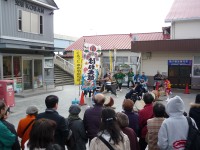 銚子駅前で行われた「銚子はね太鼓」