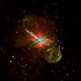 図1 いろいろな銀河の中心付近には、巨大なブラックホールが存在すると考えられており、周囲の物質が吸い込まれる際に高エネルギーのX線やガンマ線を放出している。ケンタウルスAという天体をNASAのチャンドラ衛星が撮影した画像では、X線を放出する「ジェット」と呼ばれる領域が1万3千光年にわたって伸びている。