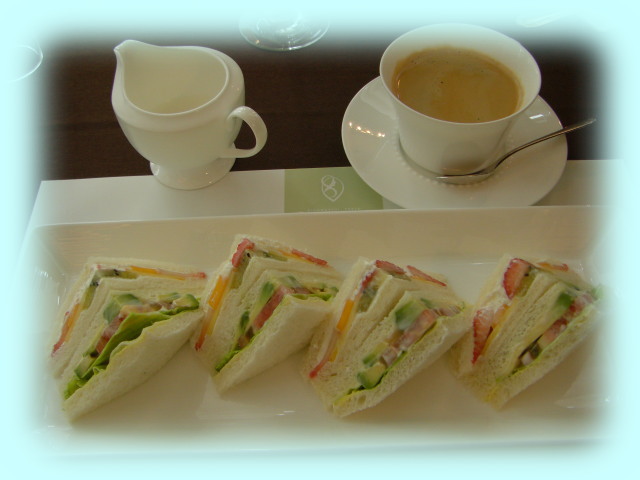 千疋屋・日本橋本店(日本橋三井タワー)のフルーツサンドイッチ