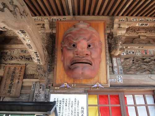 飯縄大権現の社の天狗の面