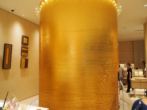 金箔専門店の箔座の金箔の筒