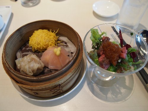 飲茶ランチの飲茶。ボリュームが全く足りないが、一応それなりの味がする。