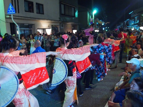 越中八尾の西新町のおわら踊り
