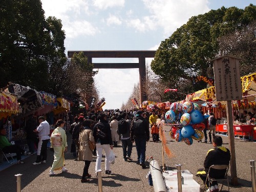 靖国神社の桜まつり屋台