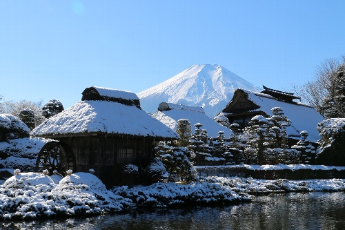忍野八海から見る富士山