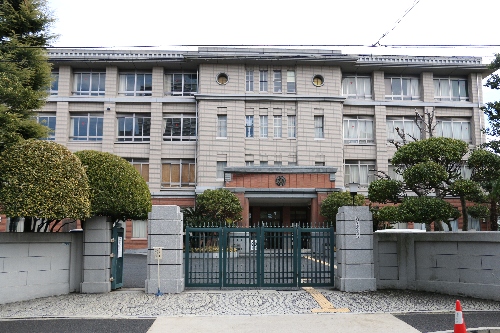 母校の高校校の正面