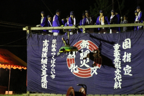 亀に乗った浦島太郎が竜宮城に向けて進む