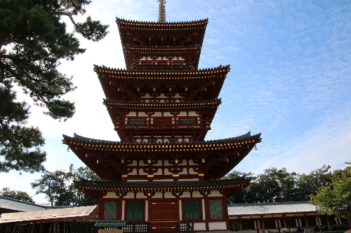薬師寺西塔 width=