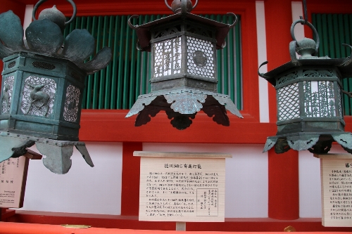 徳川綱吉寄進の燈籠