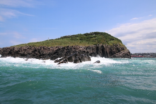 沖から見た雄島