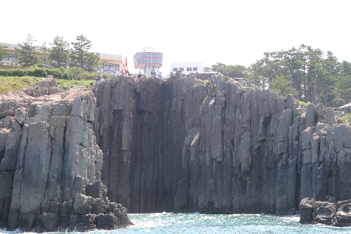 沖から見た東尋坊