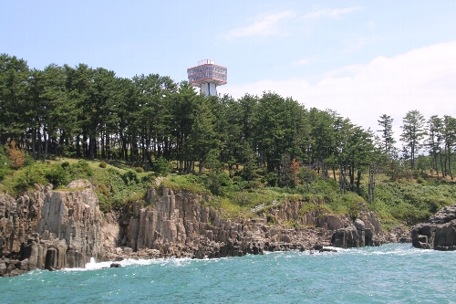 沖から見た東尋坊