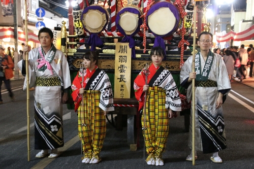 夜のお祭り"