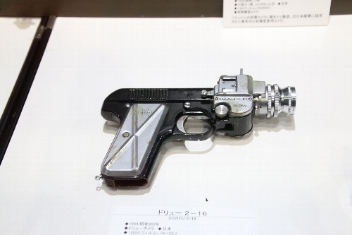 ピストルの形をしたカメラ