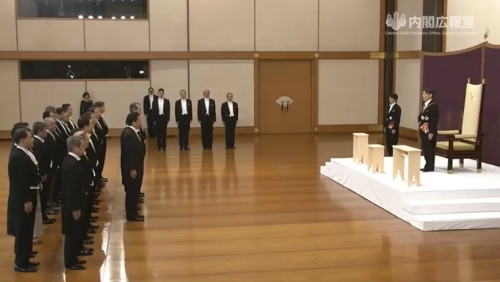 剣璽等承継の儀。首相官邸広報ビデオより