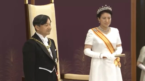 即位後朝見の儀。首相官邸広報ビデオより